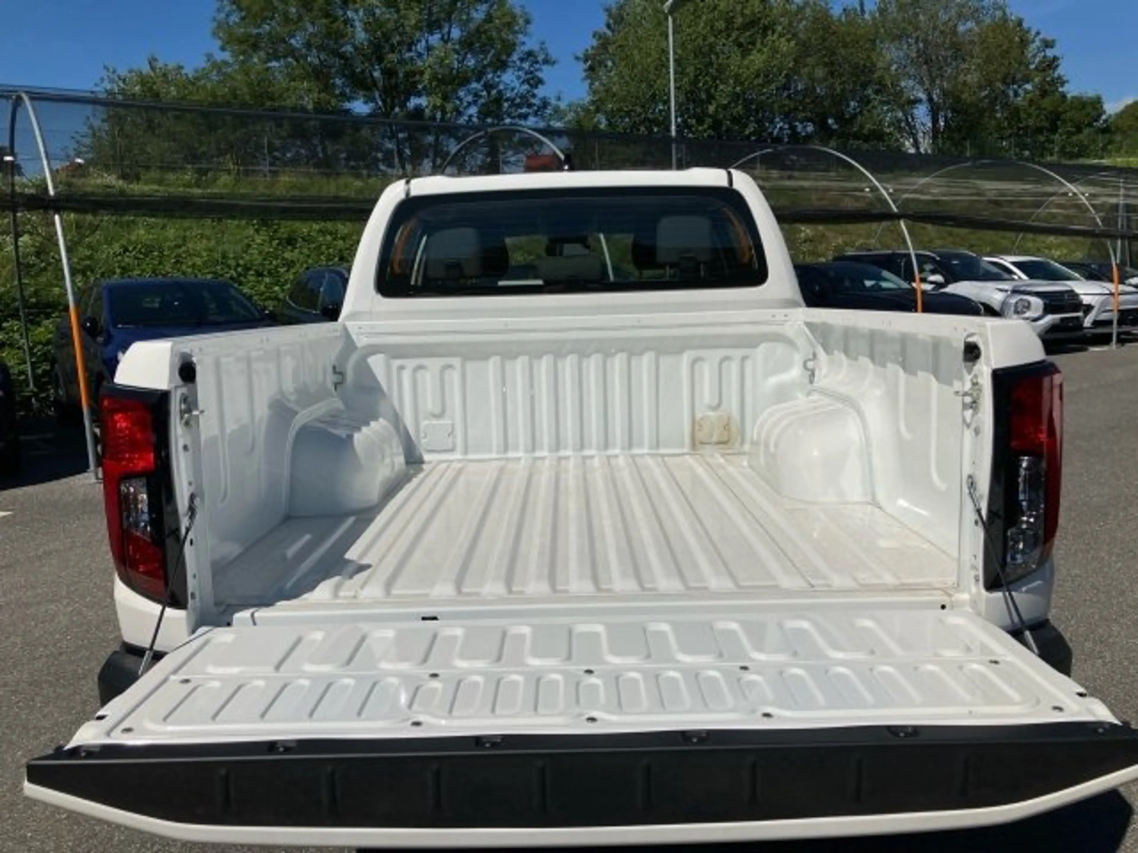 Toyota Hilux Double Cab Duty 2,8L Diesel Mild Hybrid 6-St — photo 13
