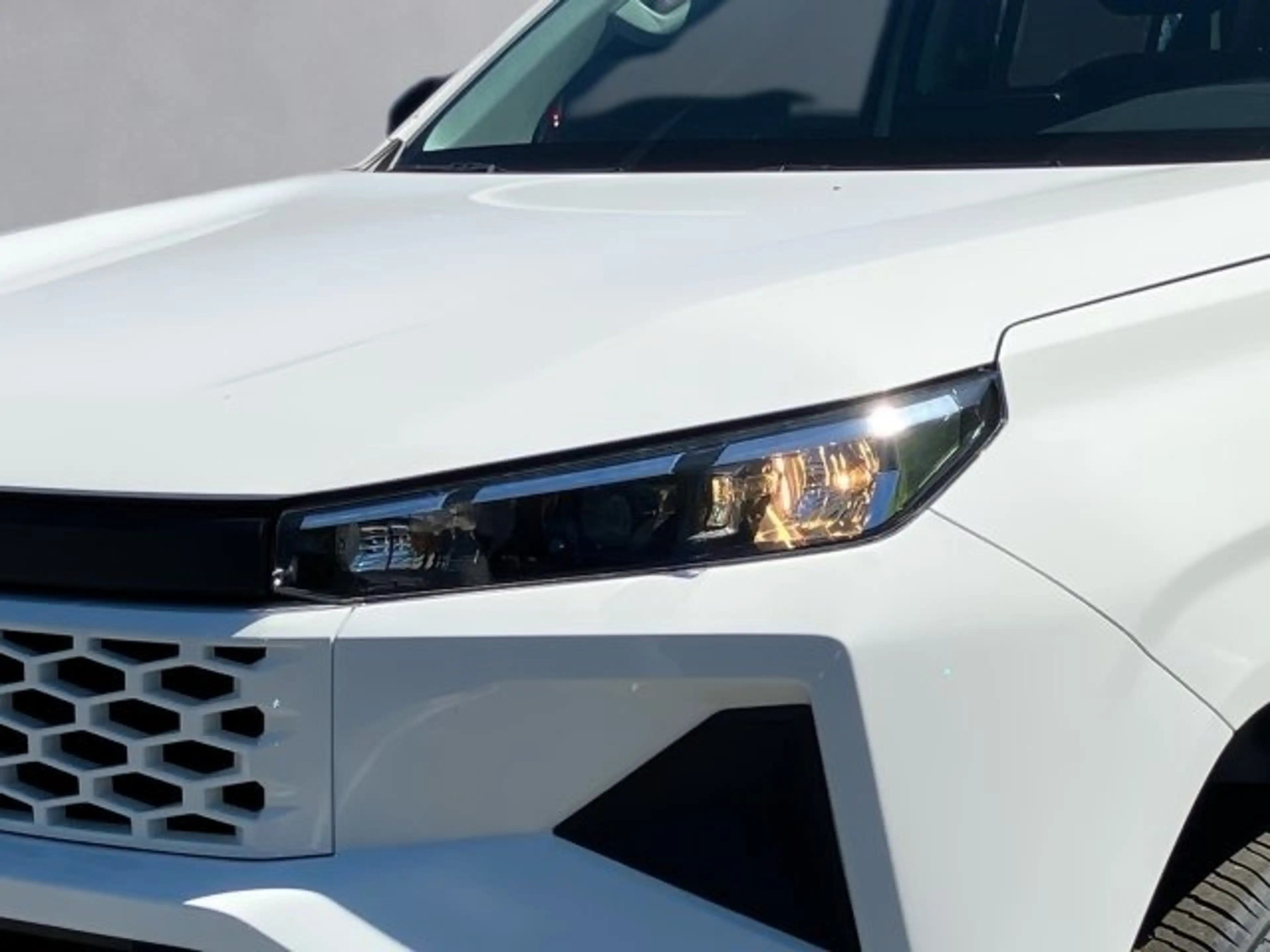 Toyota Hilux Double Cab Duty 2,8L Diesel Mild Hybrid 6-St — photo 7