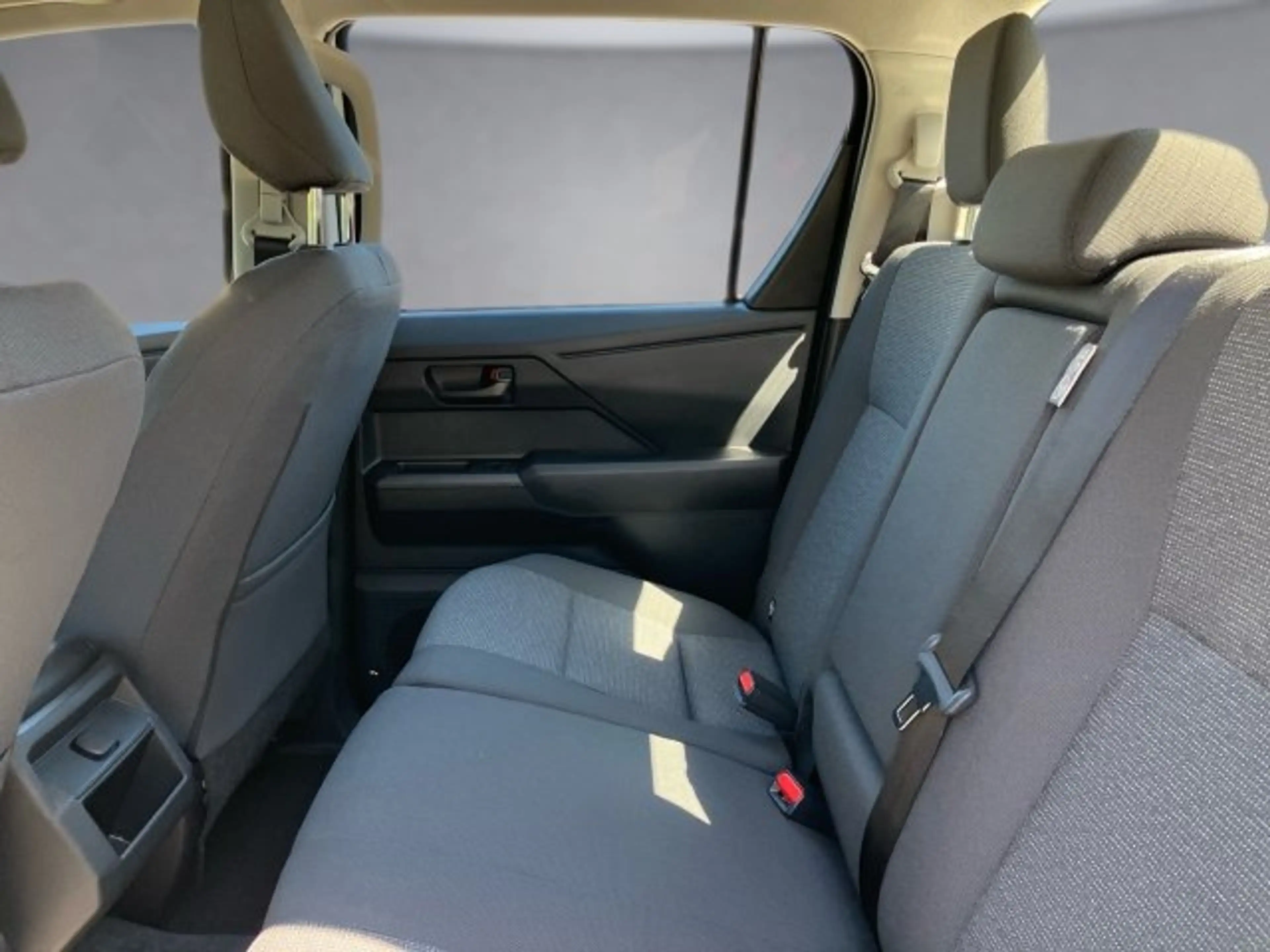 Toyota Hilux Double Cab Duty 2,8L Diesel Mild Hybrid 6-St — photo 12