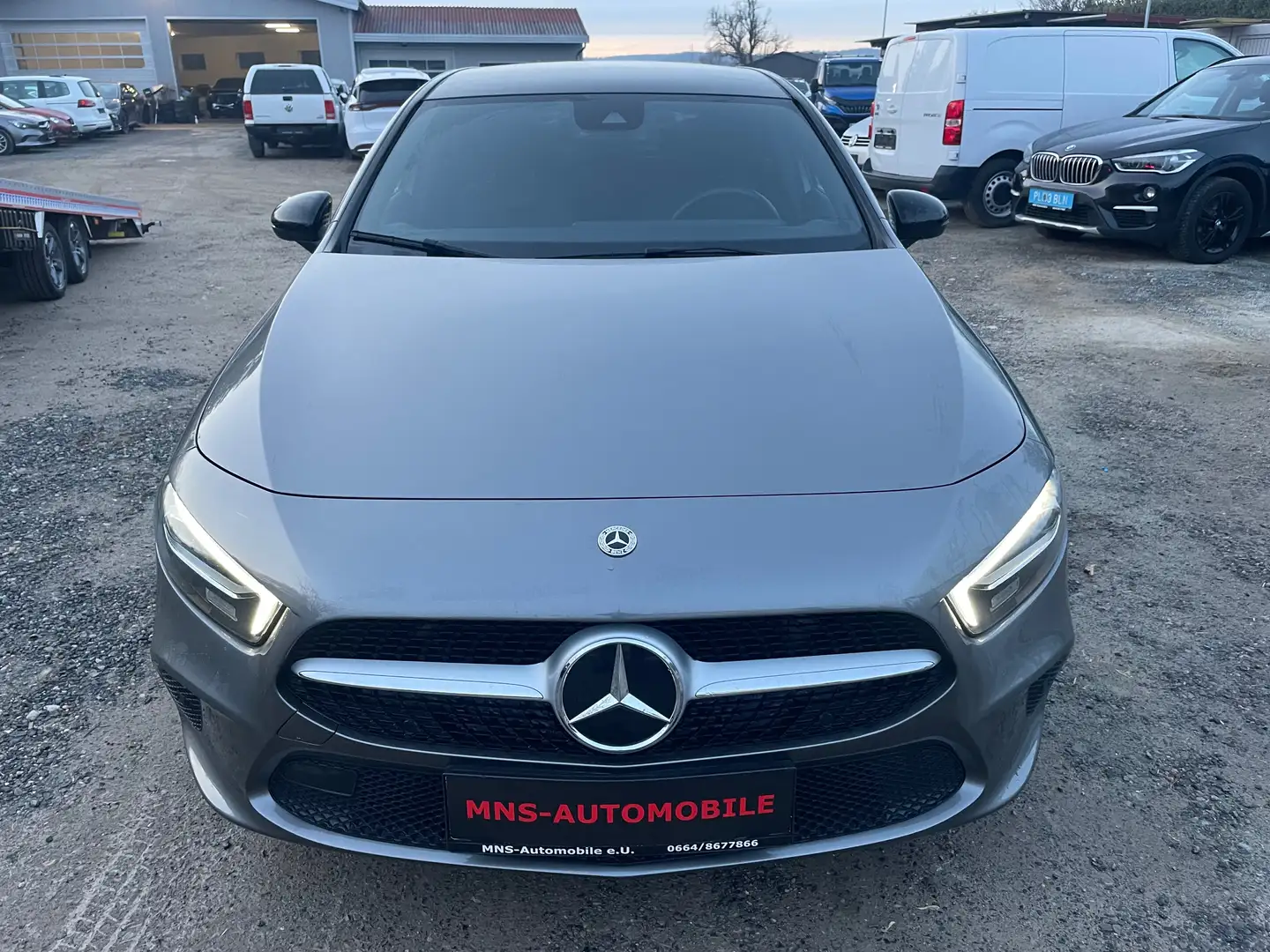 Mercedes-Benz A 160 Benzin Leder Navi LED 18 Zoll Memory Grau - 2