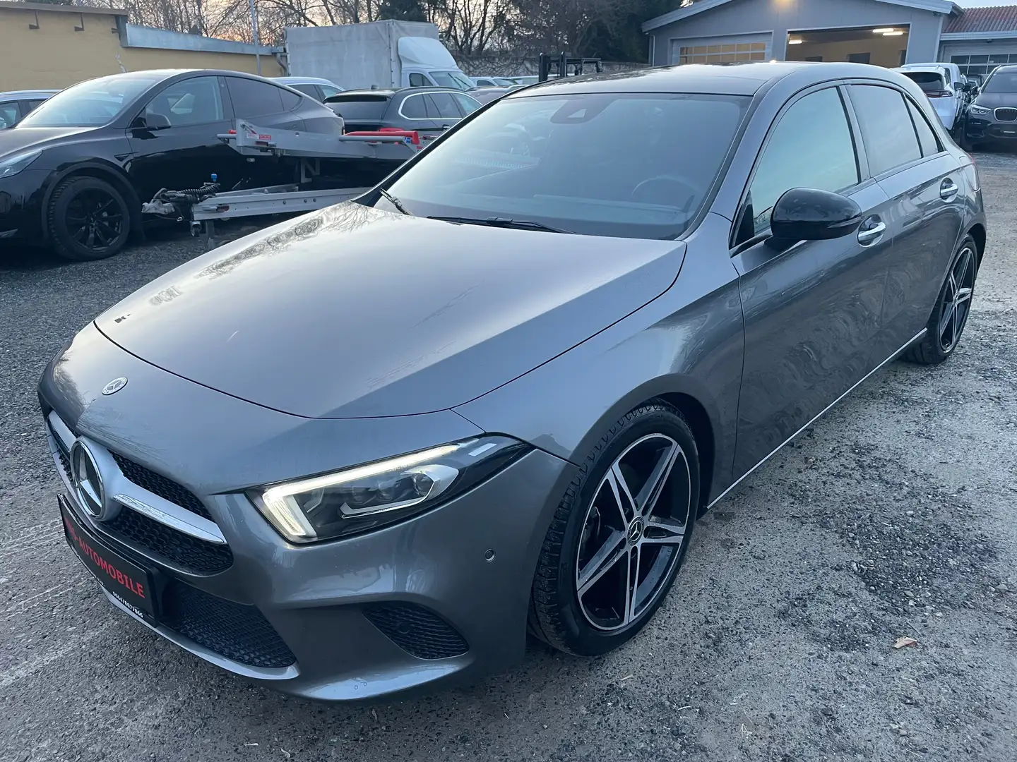 Mercedes-Benz A 160 Benzin Leder Navi LED 18 Zoll Memory Grau - 1