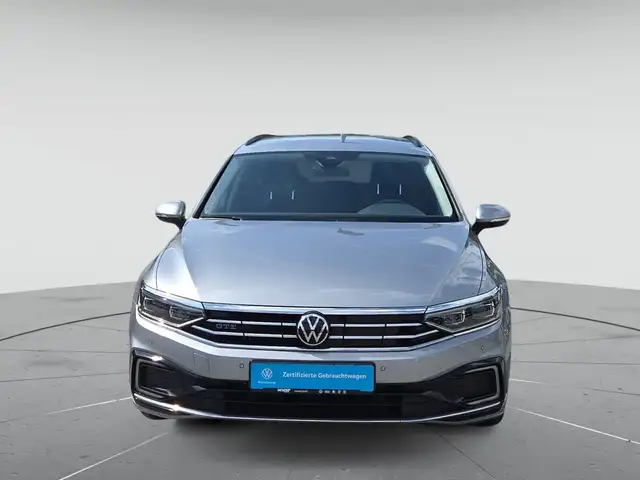 Volkswagen Passat view 2