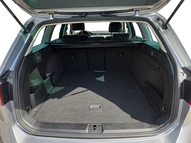 Volkswagen Passat view 14