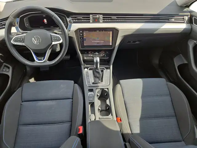 Volkswagen Passat view 8