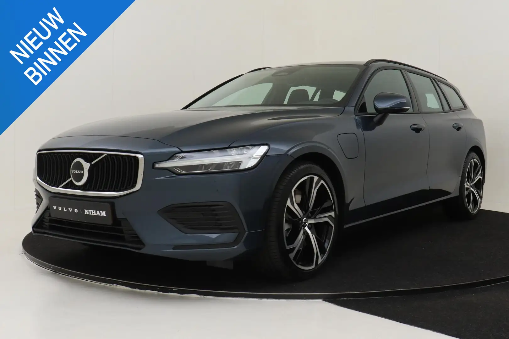 Volvo V60 T6 PLUG-IN HYBRID AWD ESSENTIAL EDITION -CLIMATE|1 Blauw - 1