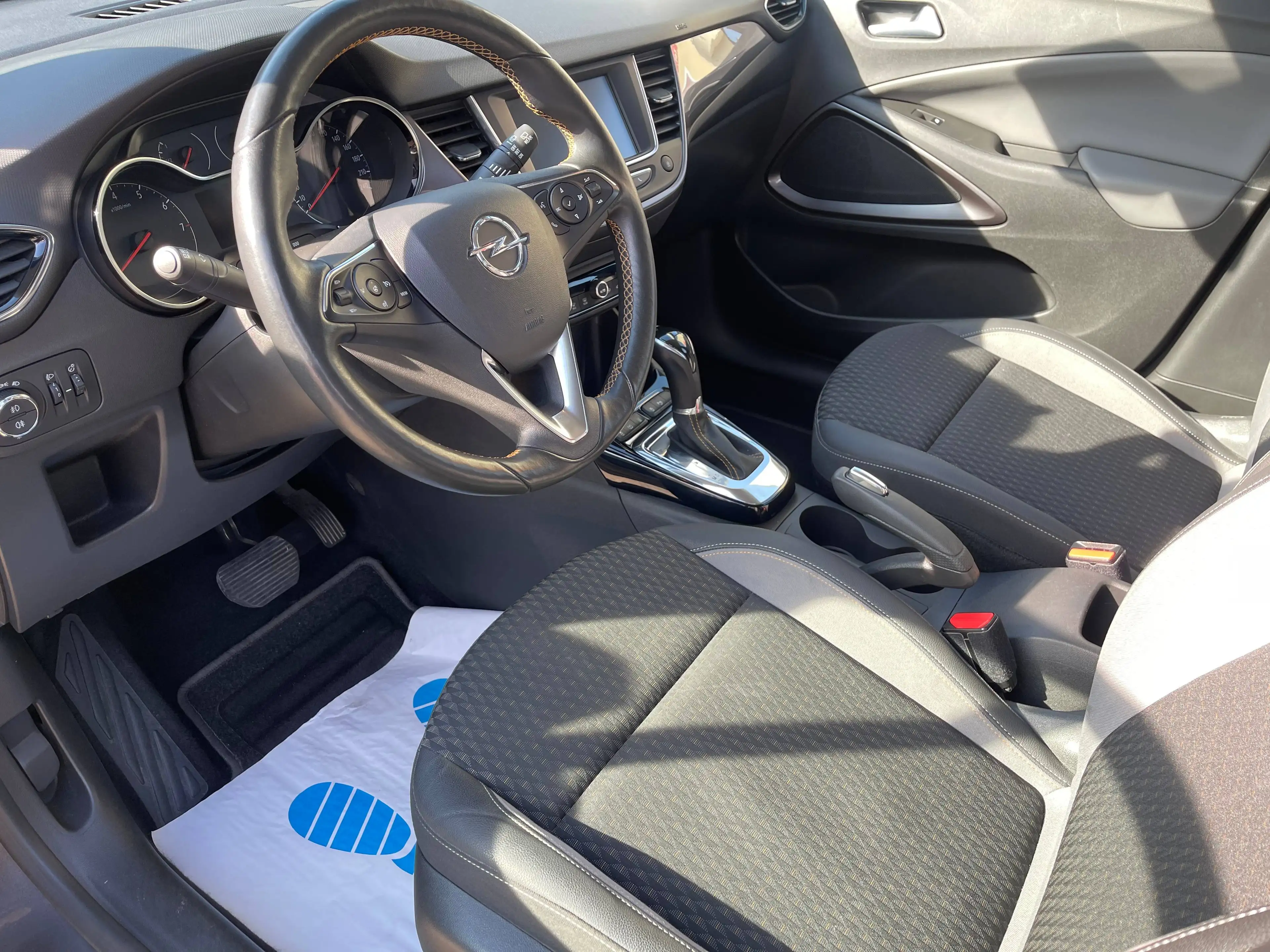 Opel Crossland X Innovation / Automatik / AHK / Kamera — photo 9