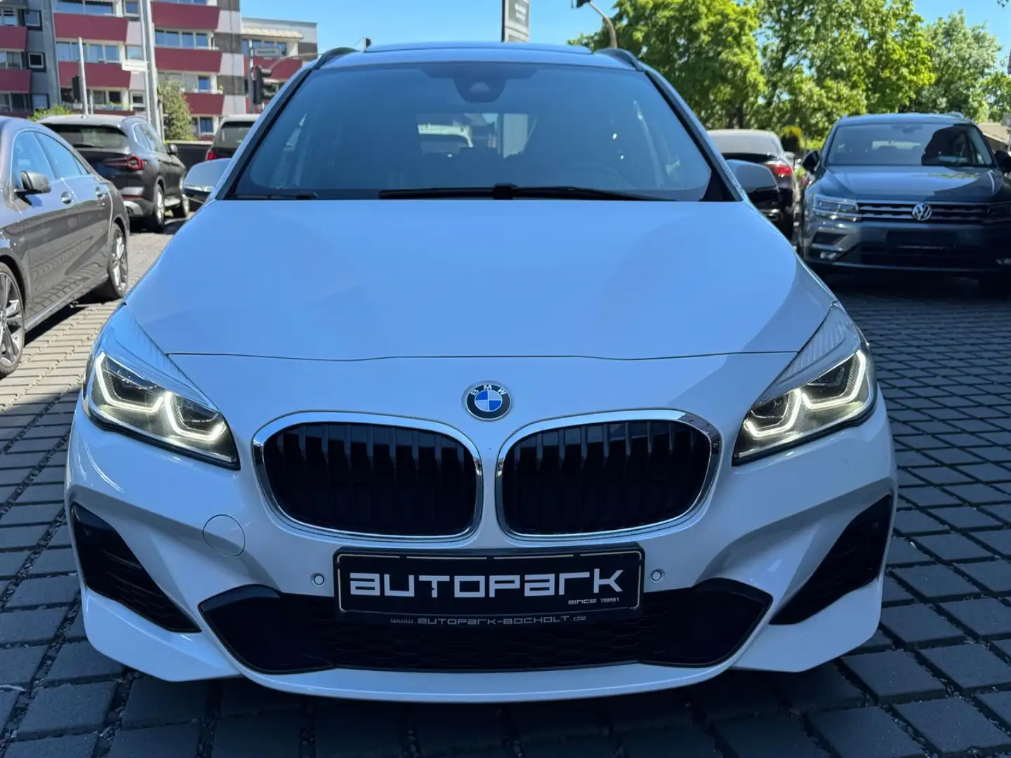 BMW 218 M Sport 7-Sitzer PANORAMA AHK Blanco - 2