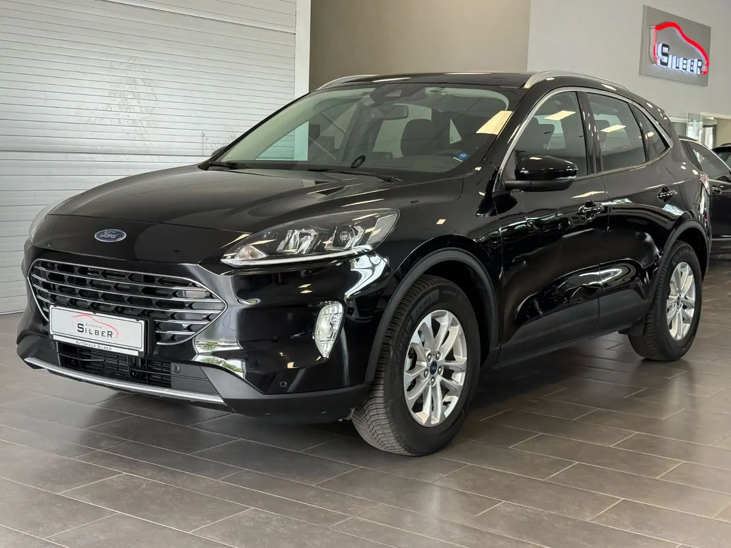 Ford Kuga Titanium 4x4  Navi/ KeyLess /LED Zwart - 1