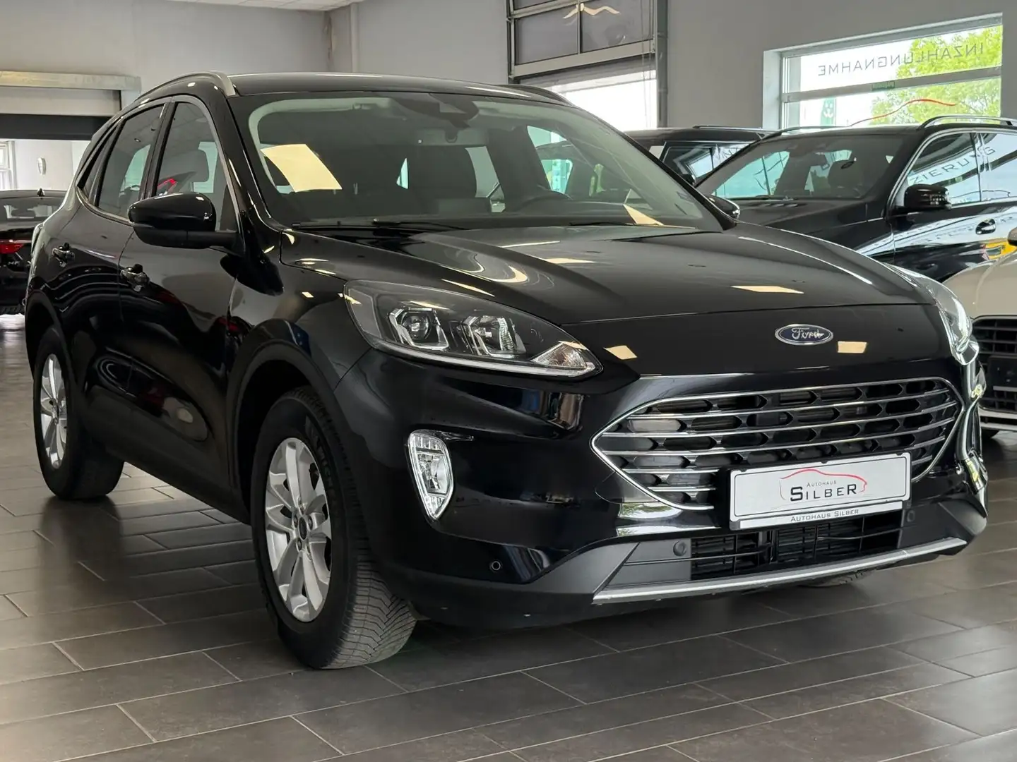 Ford Kuga Titanium 4x4  Navi/ KeyLess /LED Zwart - 2