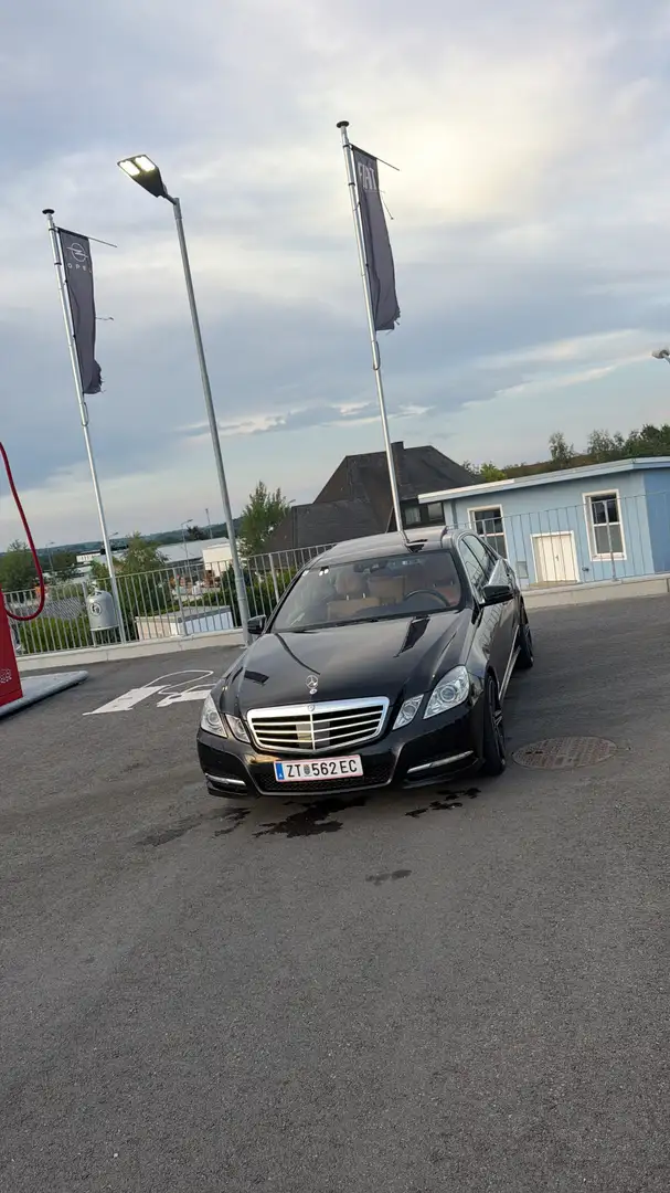 Mercedes-Benz E 500 E-Klasse E500 V8 AMG Sondermodell Schwarz - 2