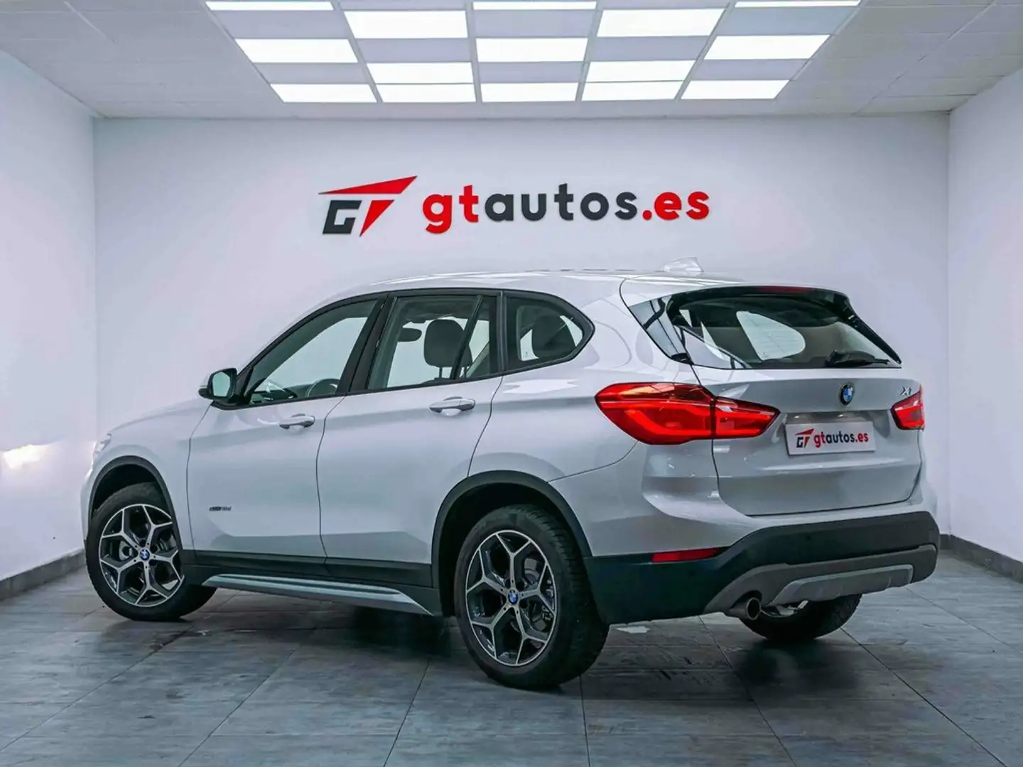 BMW X1 16d sDrive xLine 116CV Jaune - 2