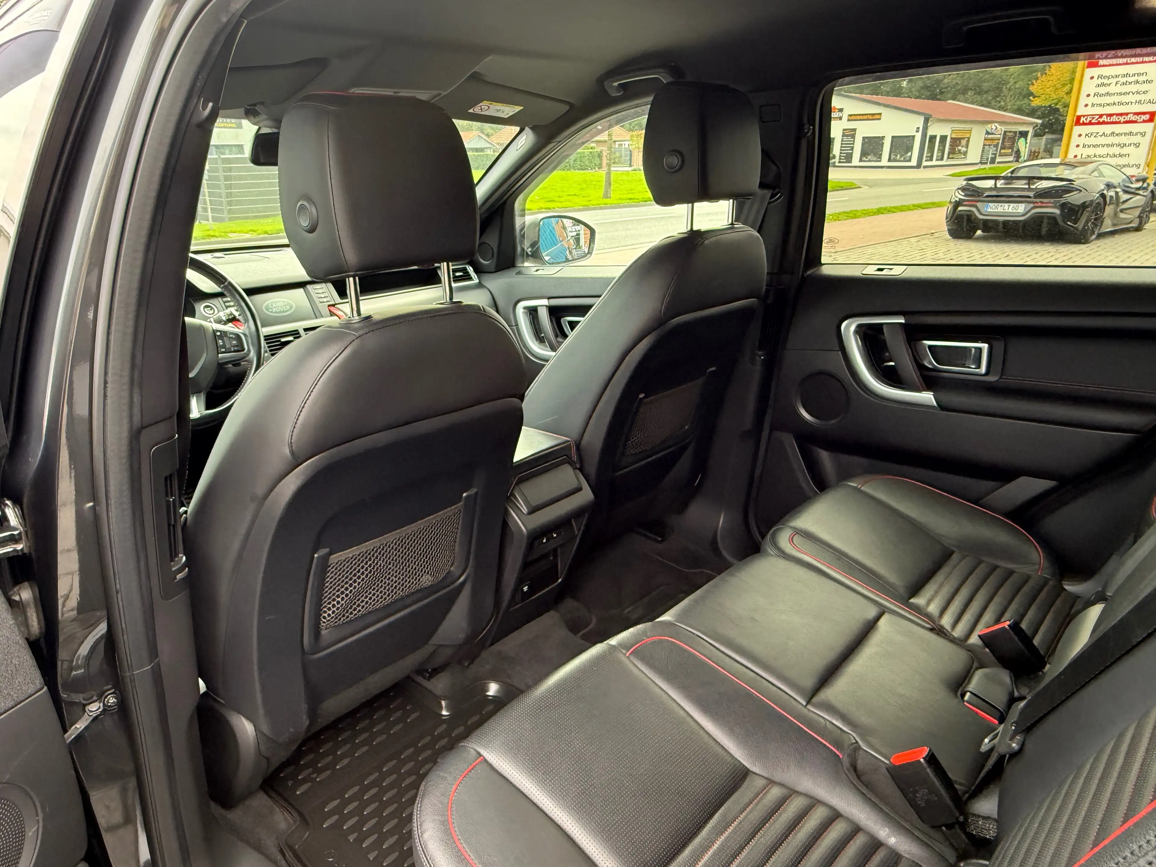 Land Rover Discovery Sport SE AWD — photo 11