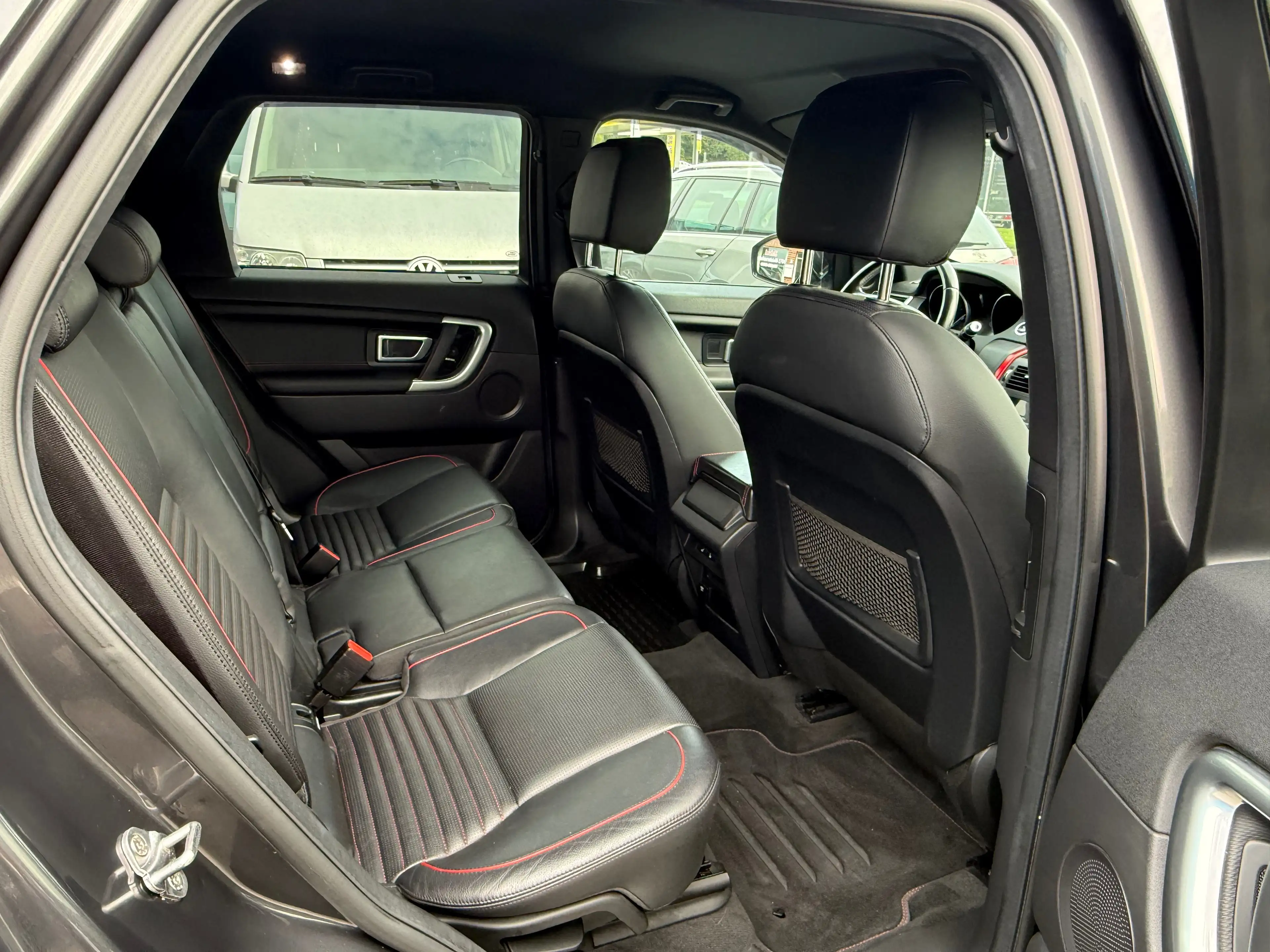 Land Rover Discovery Sport SE AWD — photo 14