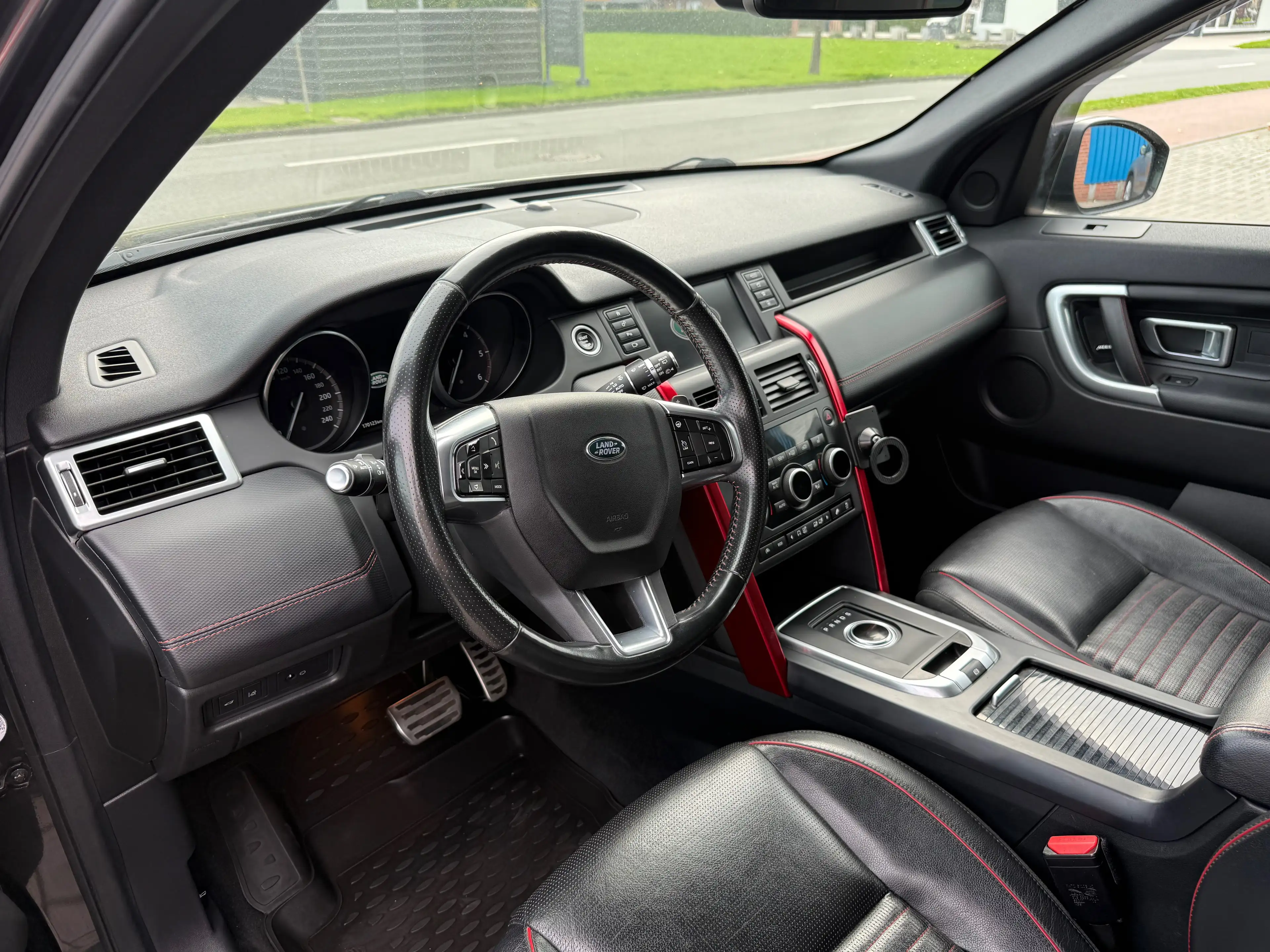 Land Rover Discovery Sport SE AWD — photo 8