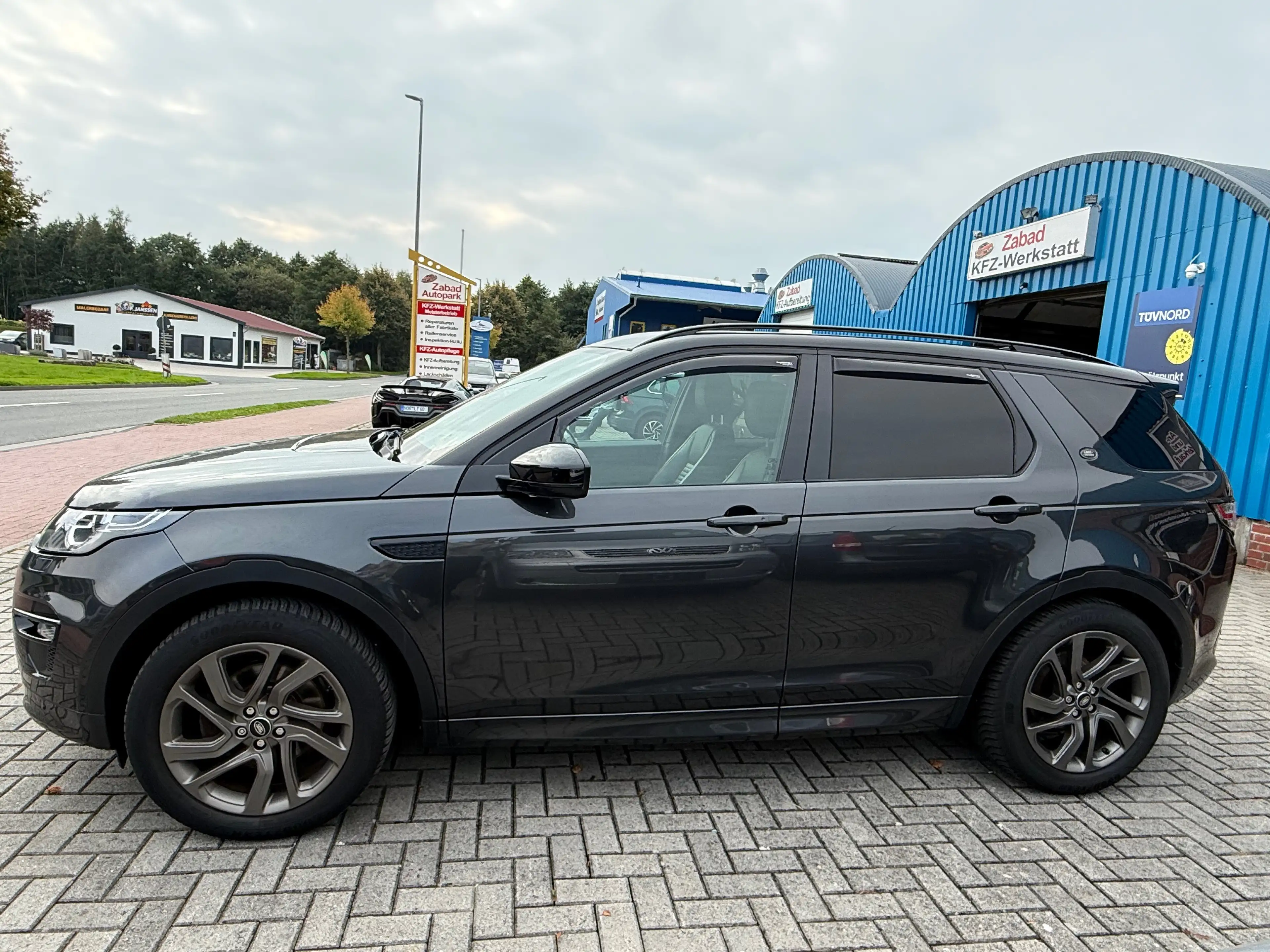 Land Rover Discovery Sport SE AWD — photo 3