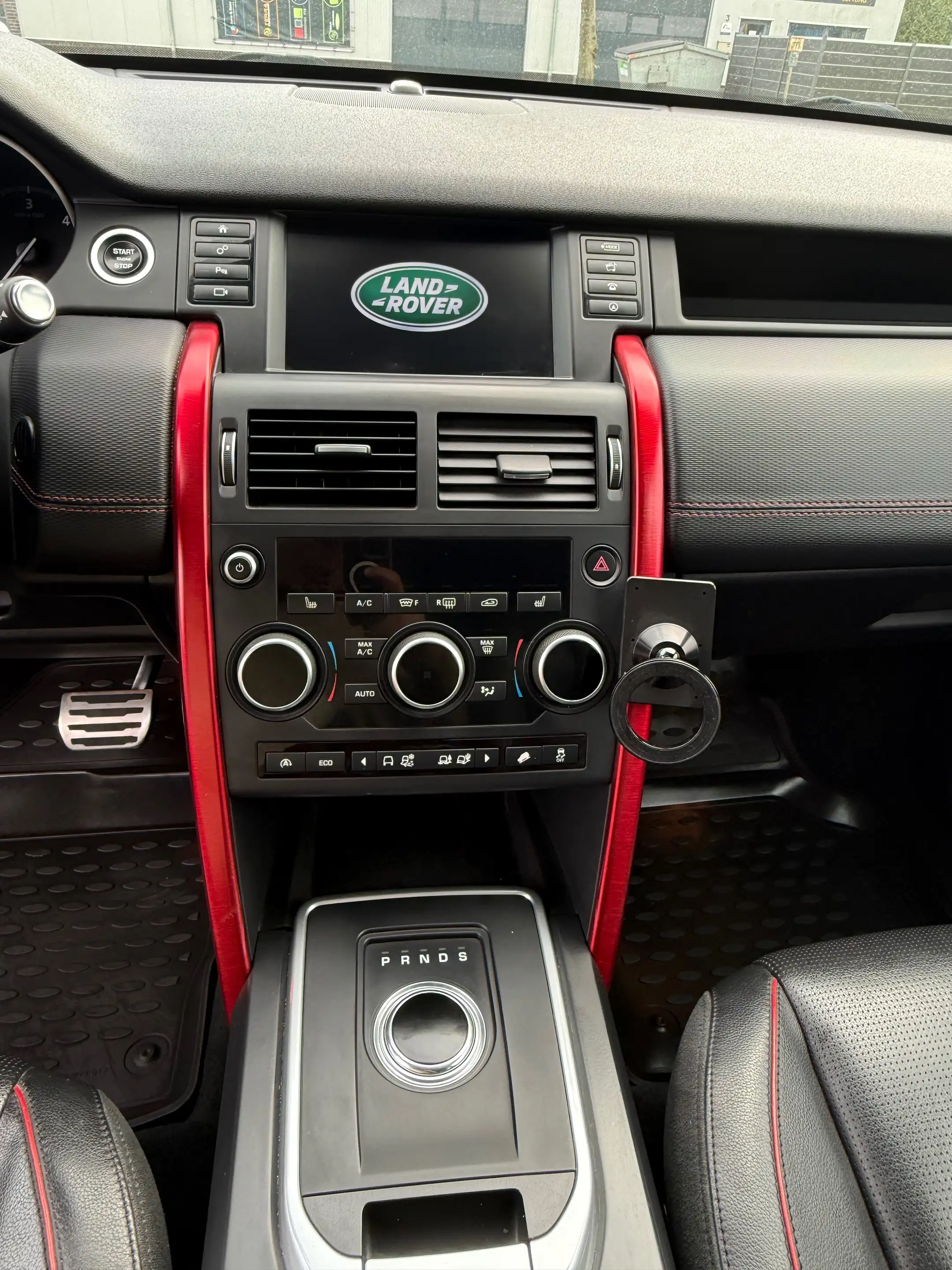 Land Rover Discovery Sport SE AWD — photo 10