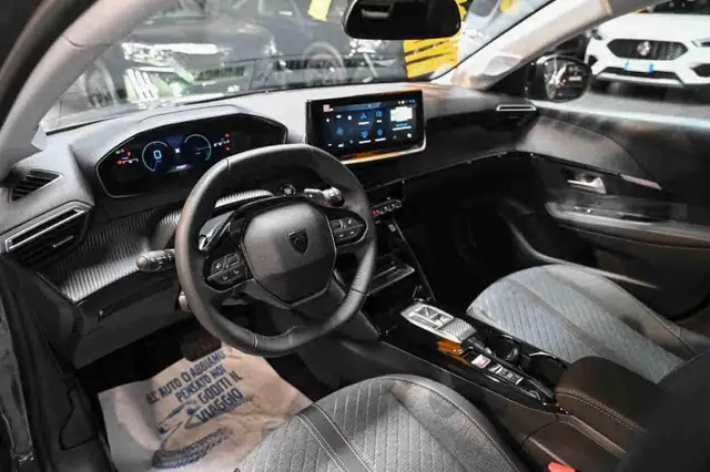 Peugeot 208 view 8
