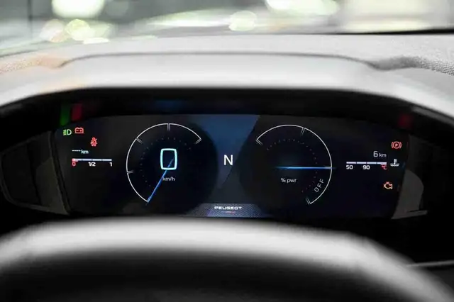 Peugeot 208 view 12
