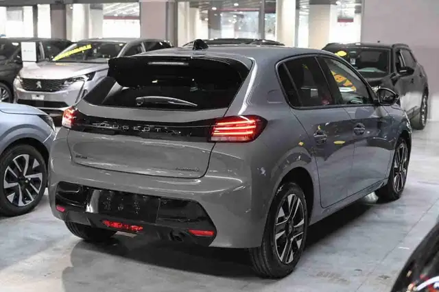 Peugeot 208 view 3