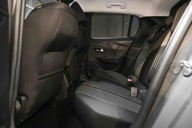 Peugeot 208 view 10