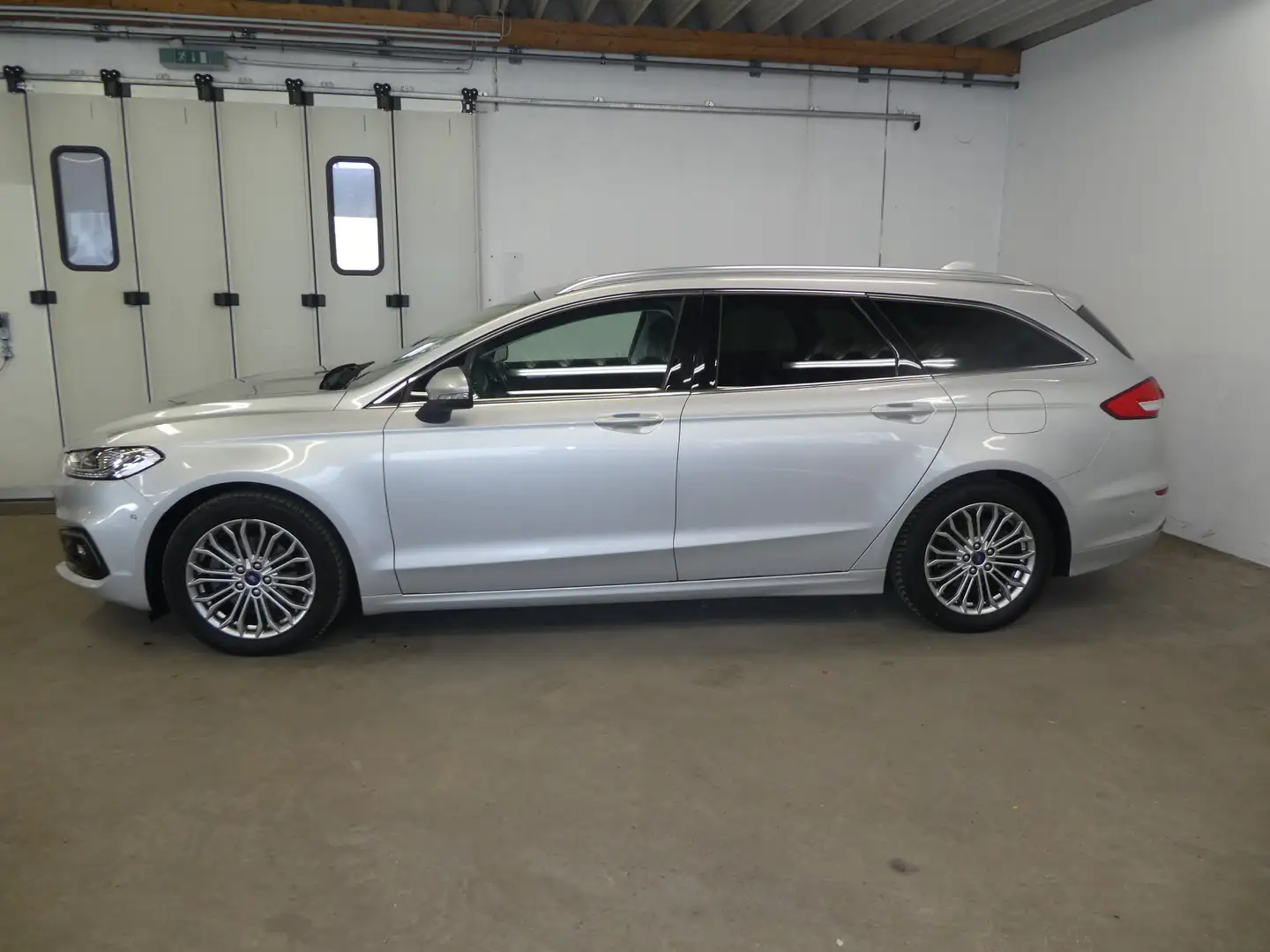 Ford Mondeo 2,0 EcoBlue Traveller Aut. Titanium, AHK, ACC, LED Silber - 2