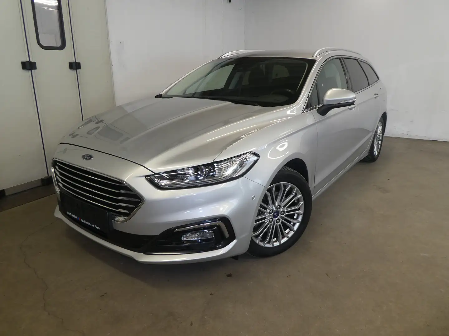 Ford Mondeo 2,0 EcoBlue Traveller Aut. Titanium, AHK, ACC, LED Silber - 1