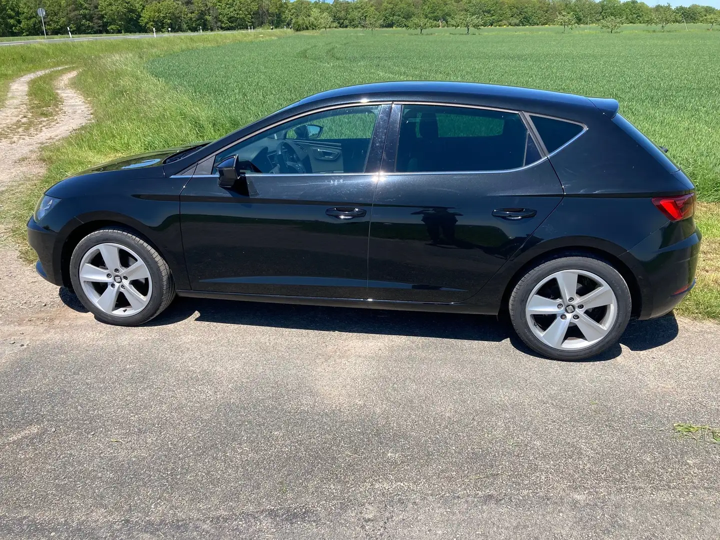 SEAT Leon Leon 2.0 TDI DPF Xcellence StartStop, SuperZustand Černá - 1