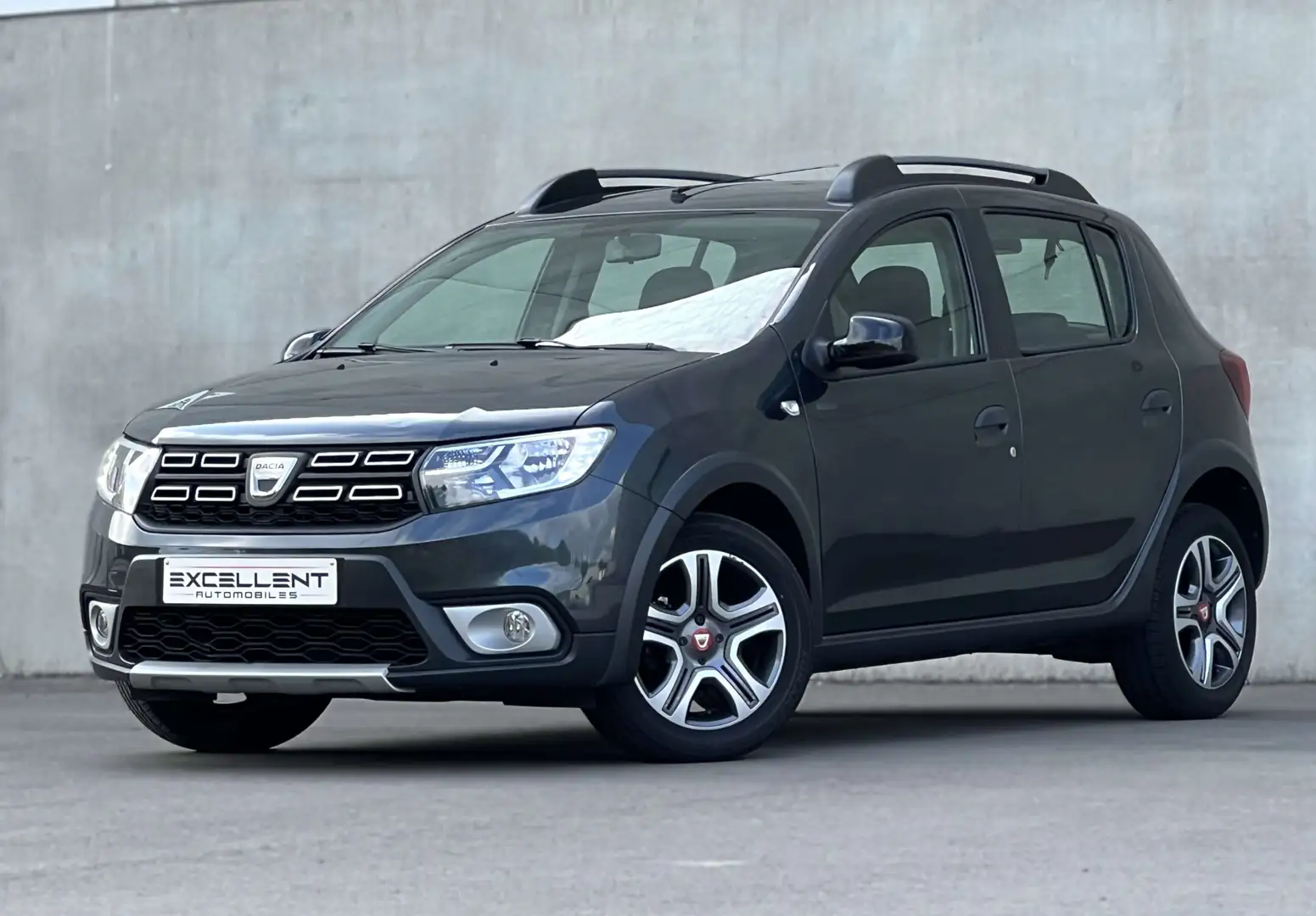 Dacia Sandero Stepway 0.9TCe TECHROAD*GPS*CRUISE*CAMERA*GARANTIE Schwarz - 1