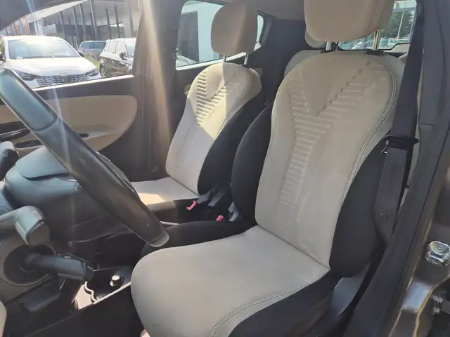 Lancia Ypsilon view 9