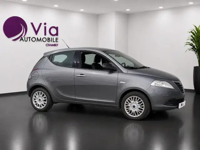 Lancia Ypsilon view 4