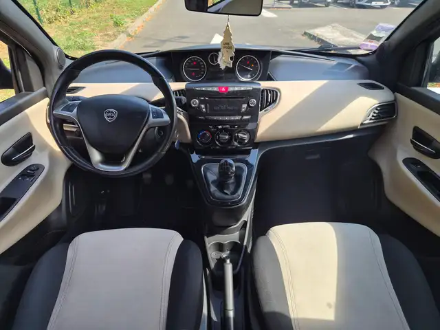 Lancia Ypsilon view 14