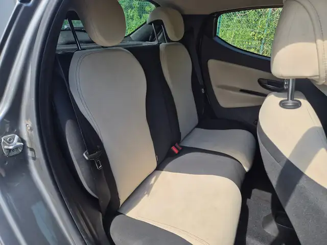 Lancia Ypsilon view 11