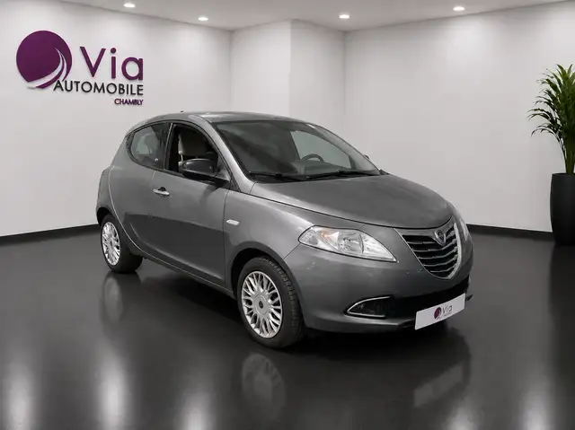 Lancia Ypsilon view 3