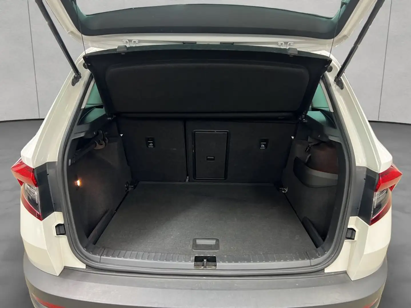 Skoda Karoq 1.0 TSI Ambition Navi Weiß - 2