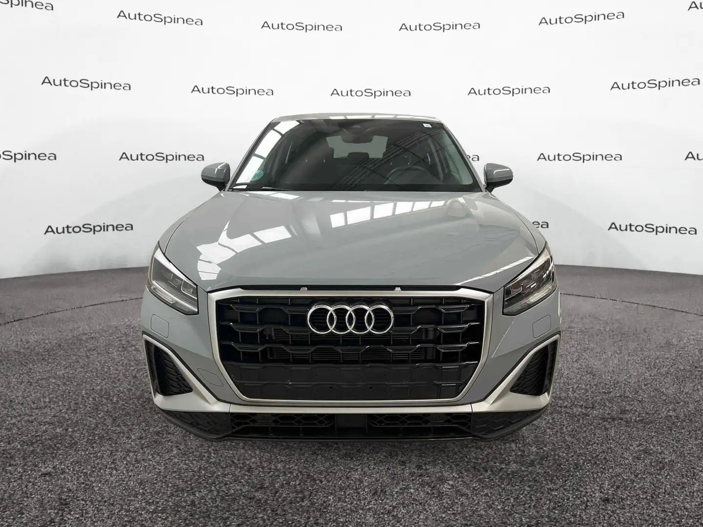 Audi Q2 30TFSI 116CV S-LINE Grau - 2