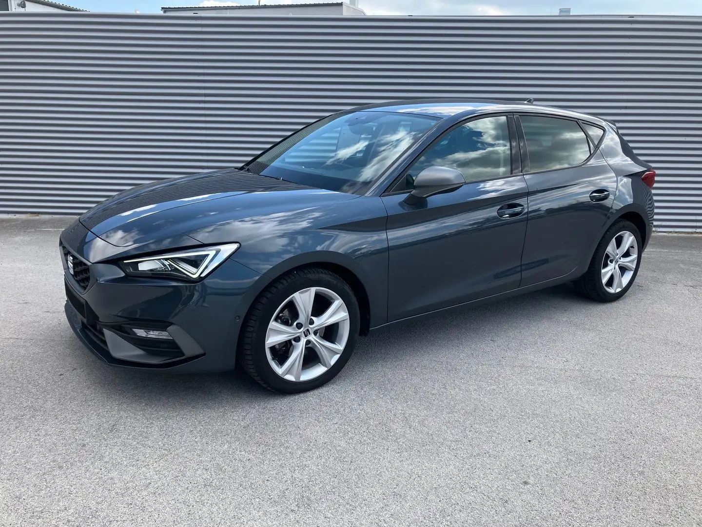 SEAT Leon FR 2.0 TDI DSG 150 PS Grau - 1