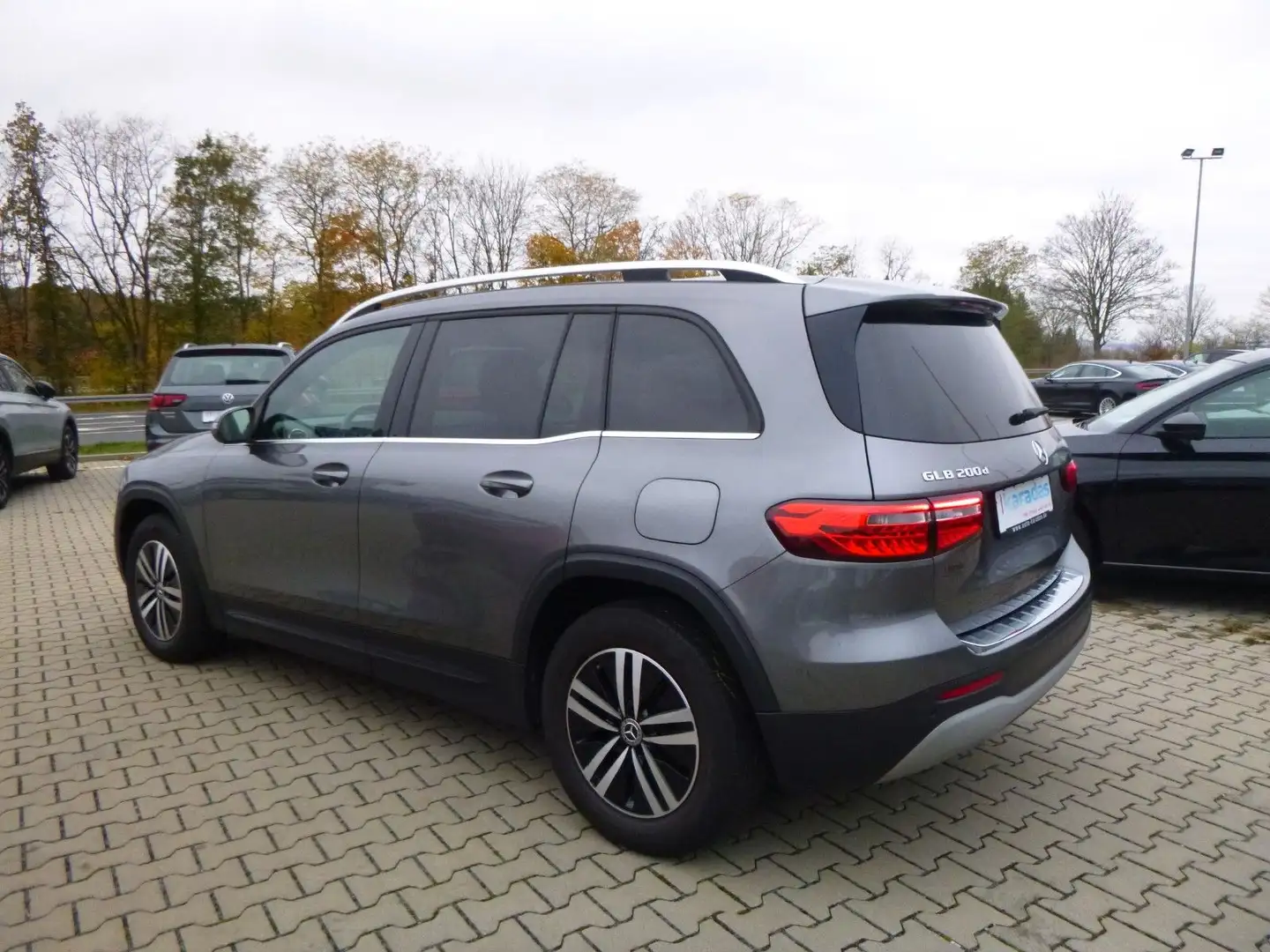Mercedes-Benz GLB 200 d AUT/NAV/Standheiz/SHZ/KAM/Teilleder Grijs - 2