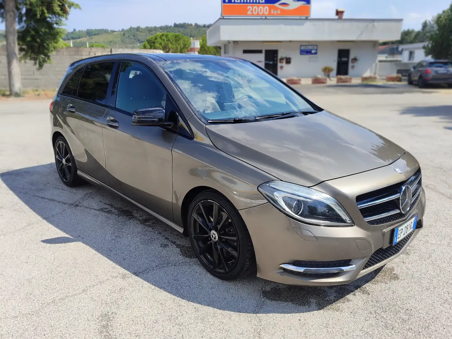 Mercedes-Benz B 250 Premium automatica 211cv Marrón - 1