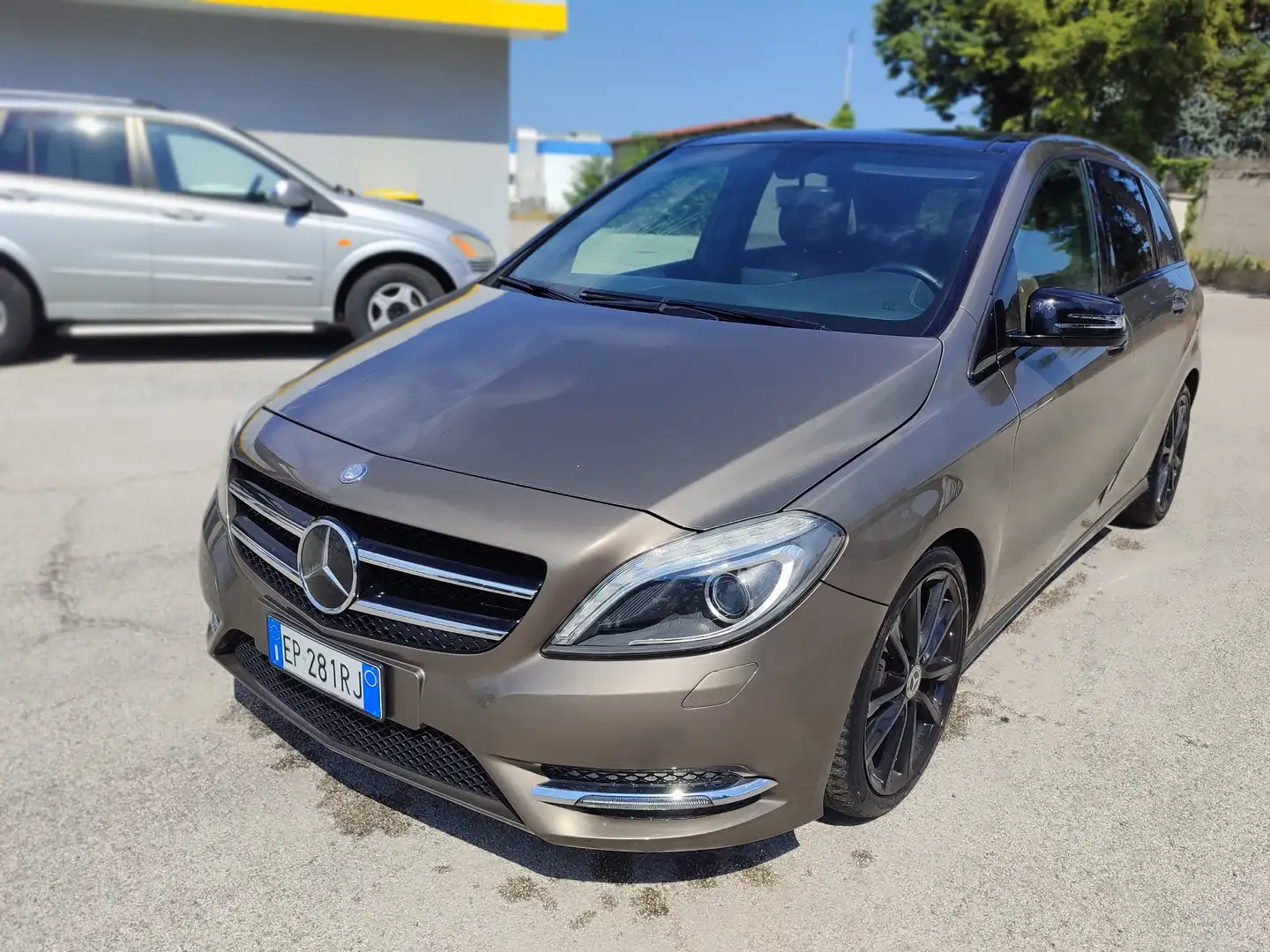 Mercedes-Benz B 250 Premium automatica 211cv Marrón - 2
