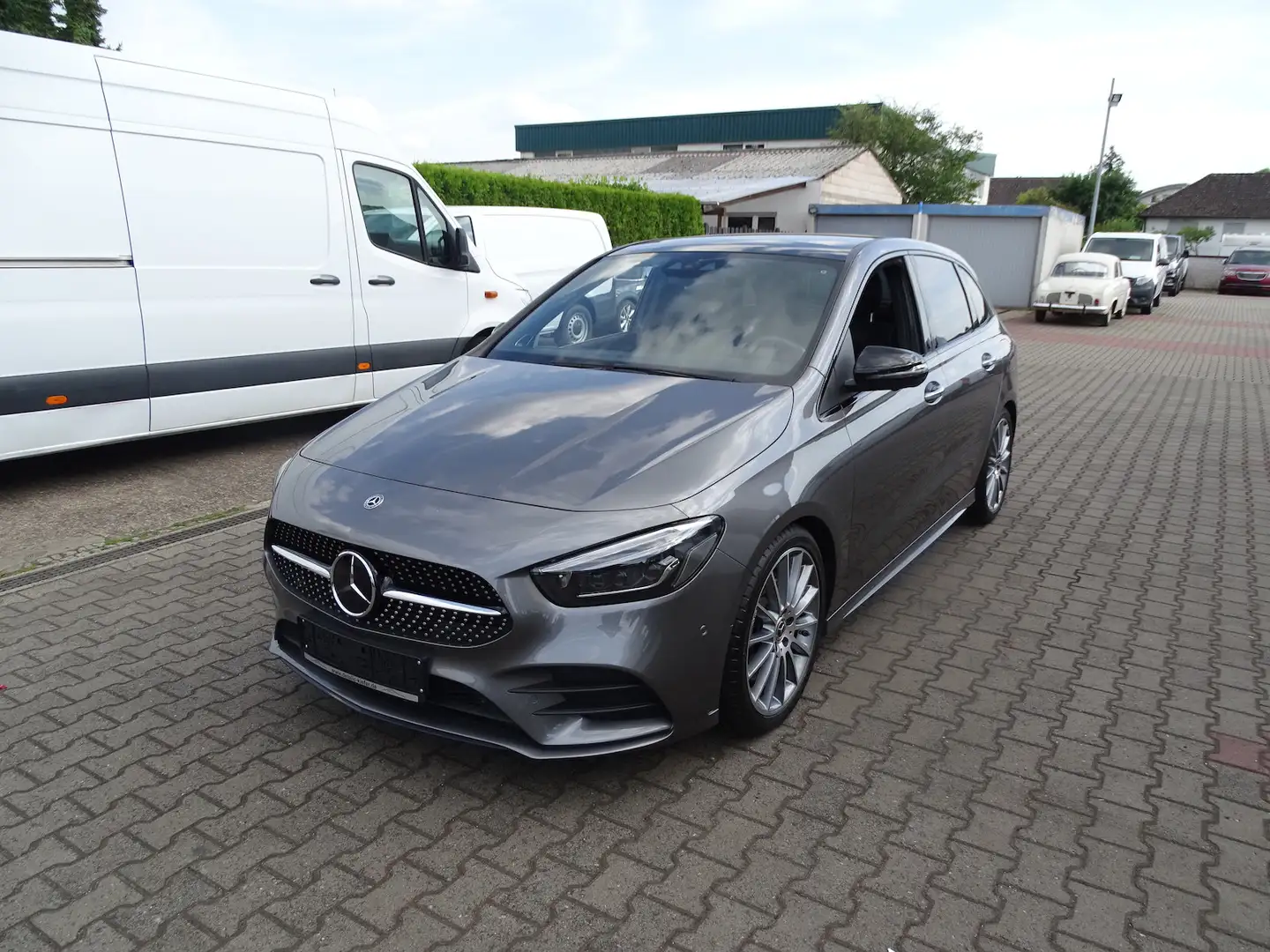 Mercedes-Benz B 250 4M AMG Line, Distronic, Panorama, Nightpaket Gri - 1