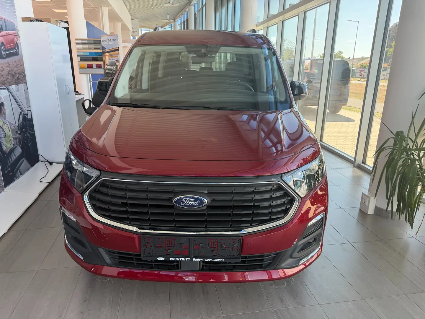 Ford Tourneo Connect 2.0 Ecoblue Grand Titanium Aut. Rot - 2