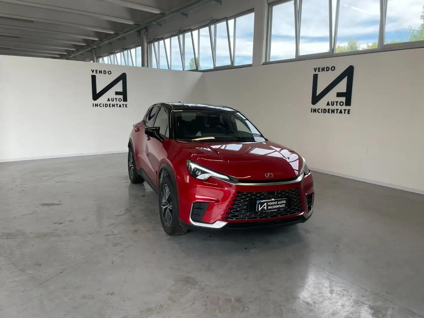 Lexus LBX HYBRID 136CV EMOTION Rosso - 1