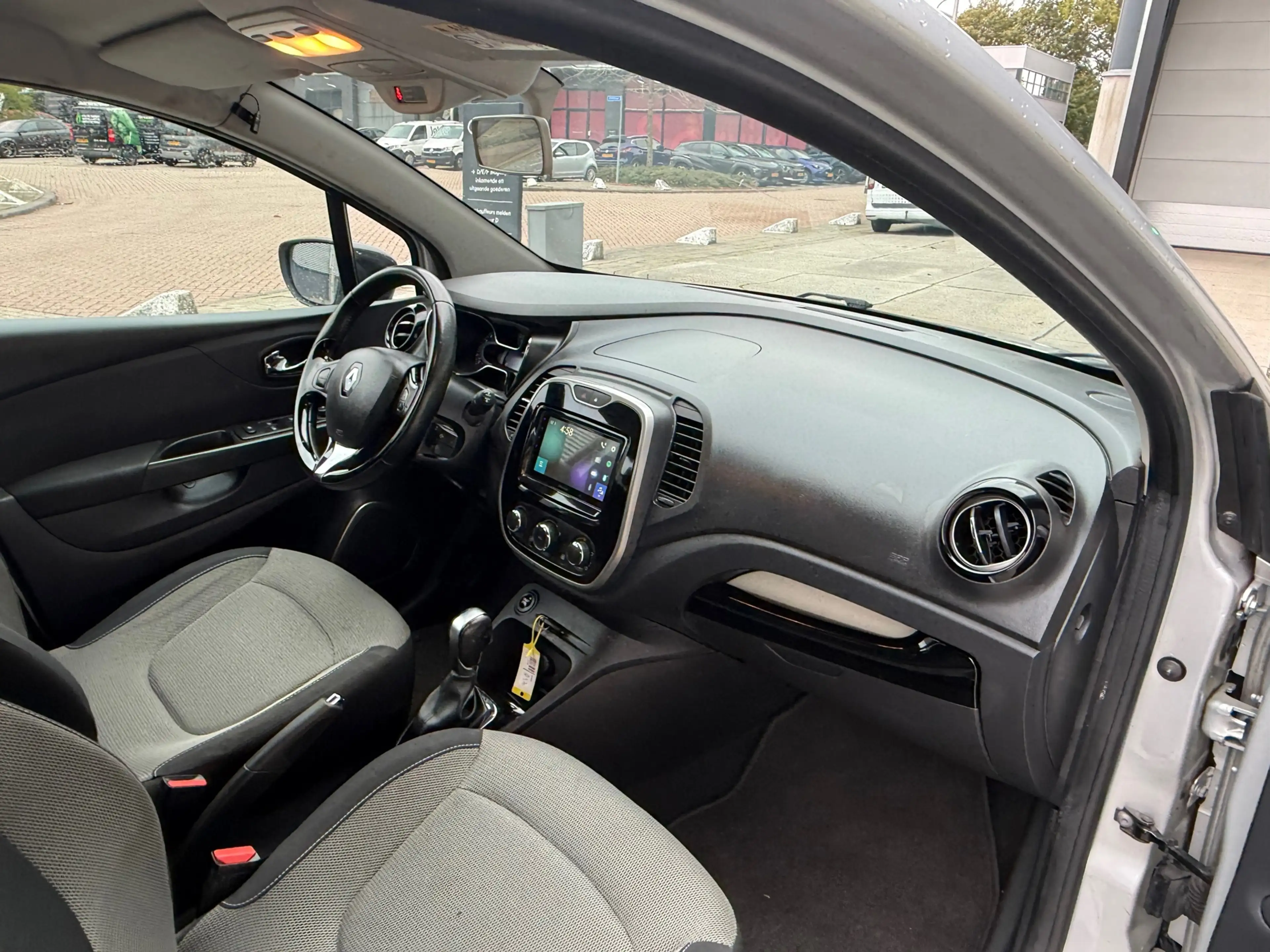 Renault Captur 1.2 TCe Expression Automaat Airco Scherm APK — photo 9