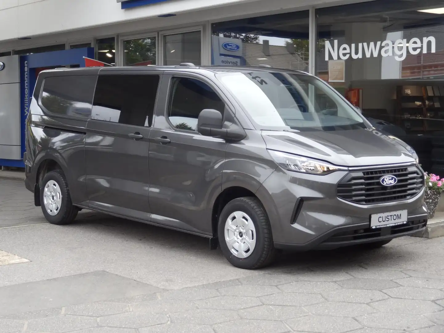 Ford Transit Custom 320 L2H1 DoKa Trend AUT AHK 5Sitz Grau - 2