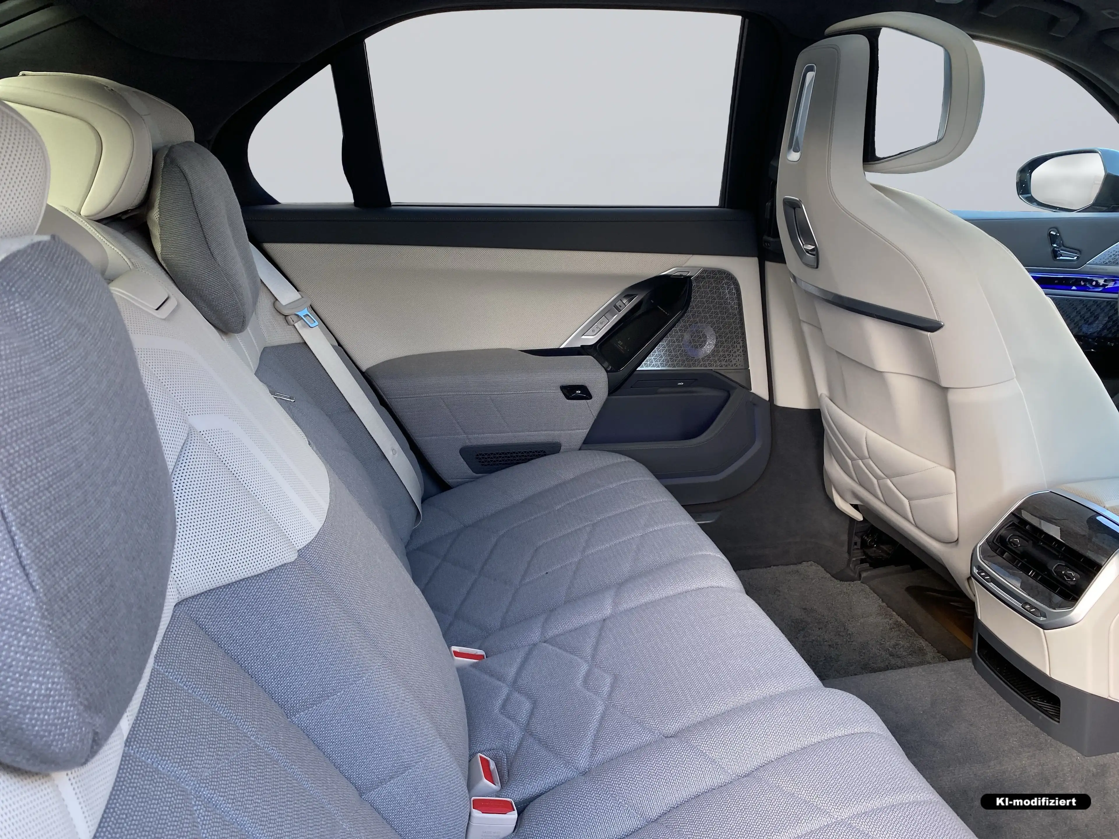 BMW i7 xDrive60 Limousine — photo 10