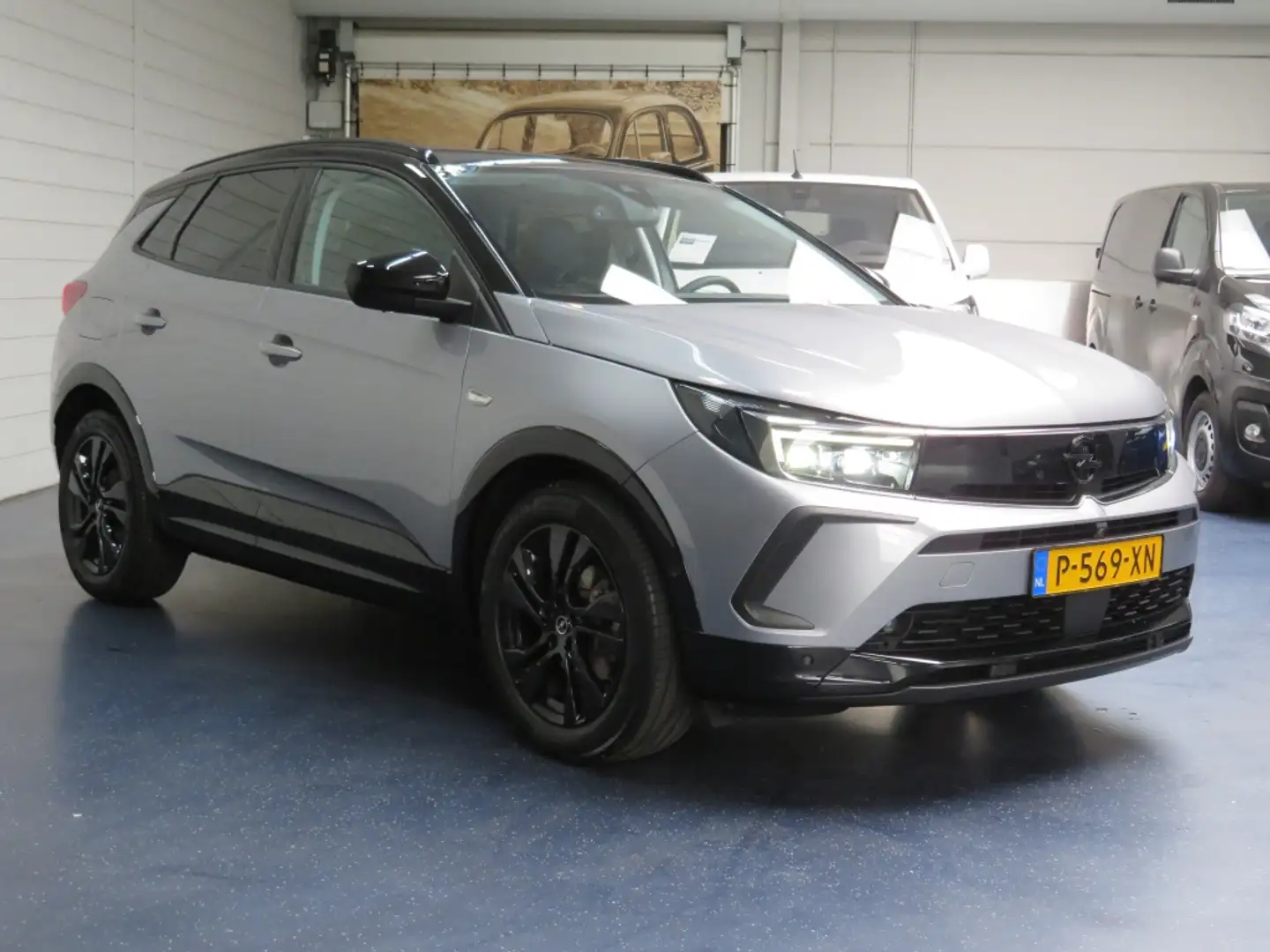 Opel Grandland 18.901 KM !!!!!! 1.2 Turbo GS Line Grijs - 2