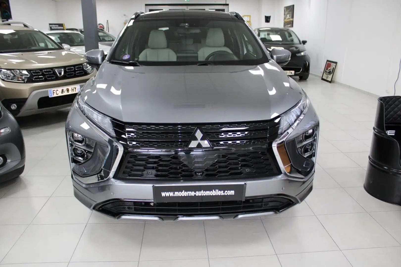 Mitsubishi Eclipse CROSS 2.4 MIVEC PHEV 188CH INSTYLE 4WD Gris - 2