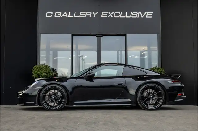 Porsche 992 view 4