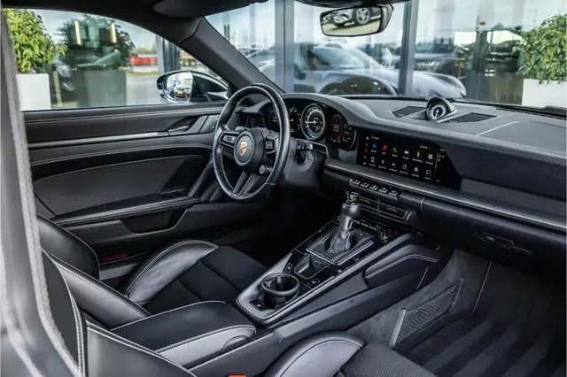 Porsche 992 view 10