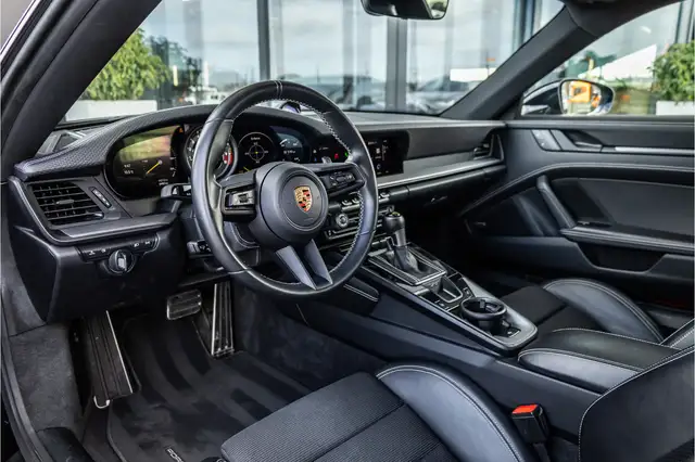 Porsche 992 view 8